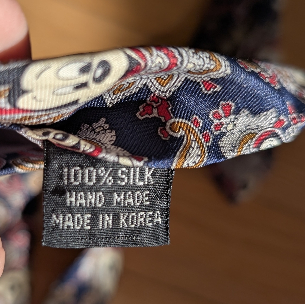 Vintage Mickey Mouse Disney Paisley 100% Silk Tie - Picture 4 of 4
